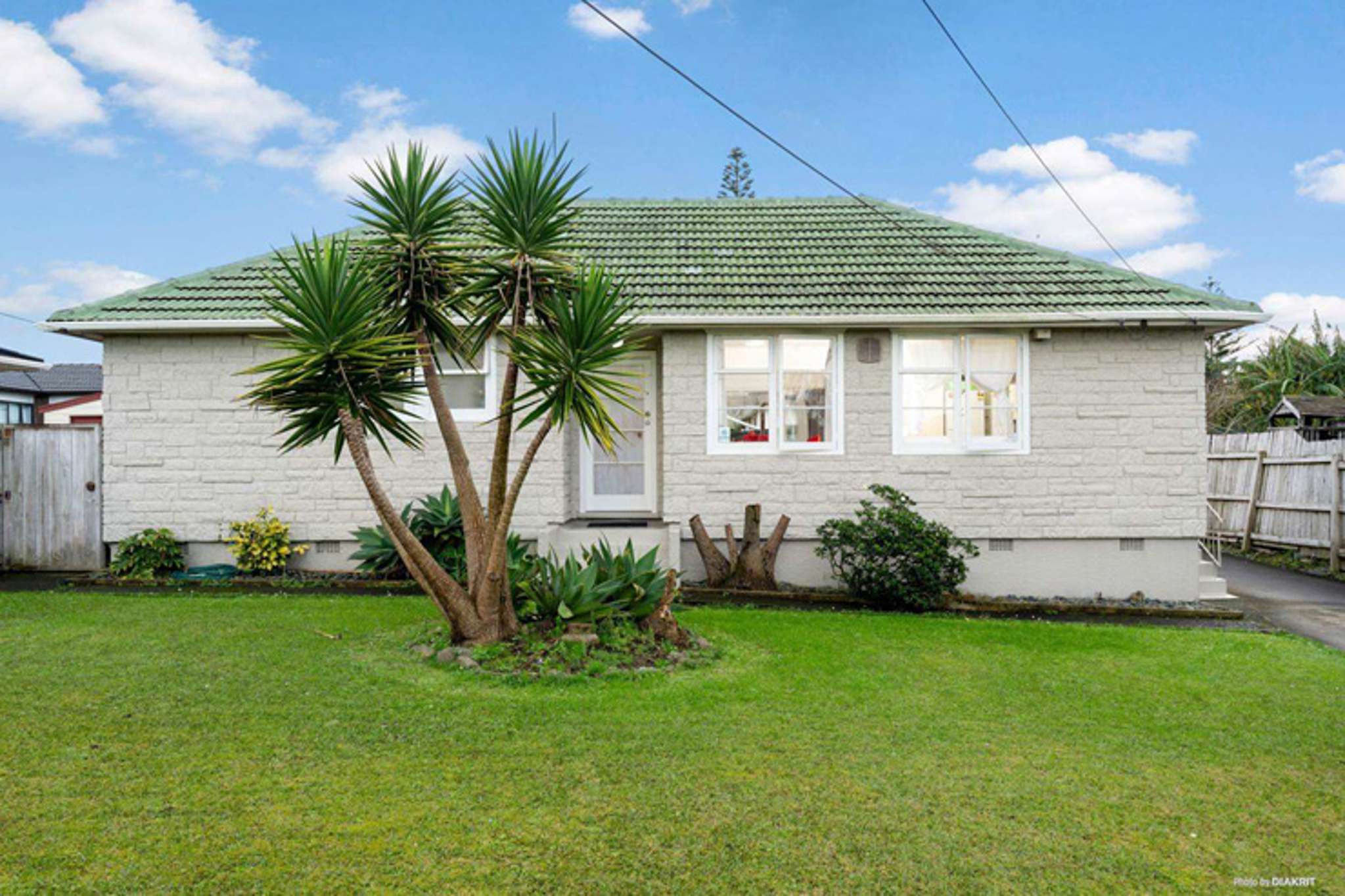 Epic auction fight for South Auckland rental, but seller still makes a loss