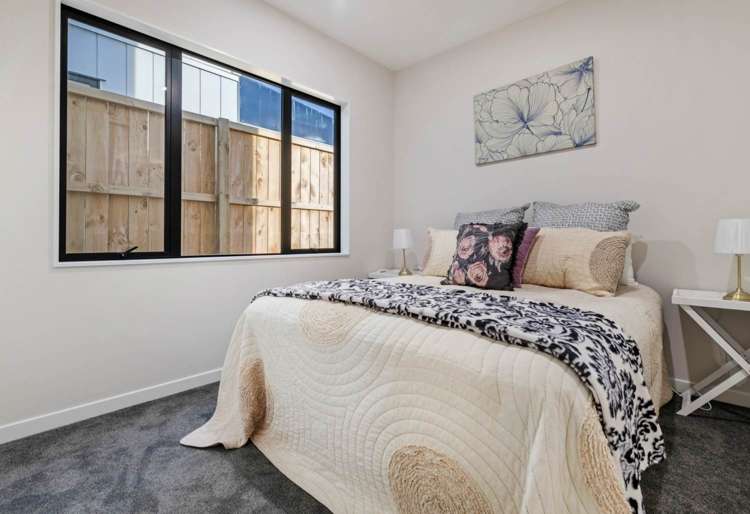 12 Woodacre Street Flat Bush_16