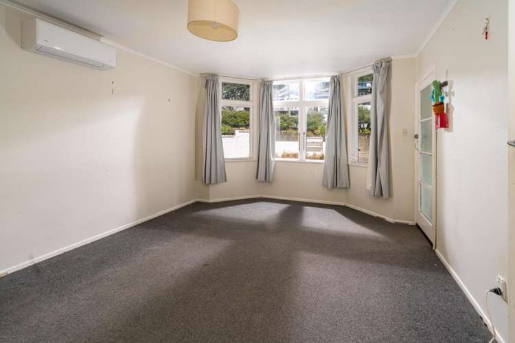 87 Queens Drive Lyall Bay_6