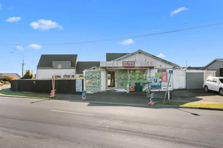 10 Lake Terrace Road_2