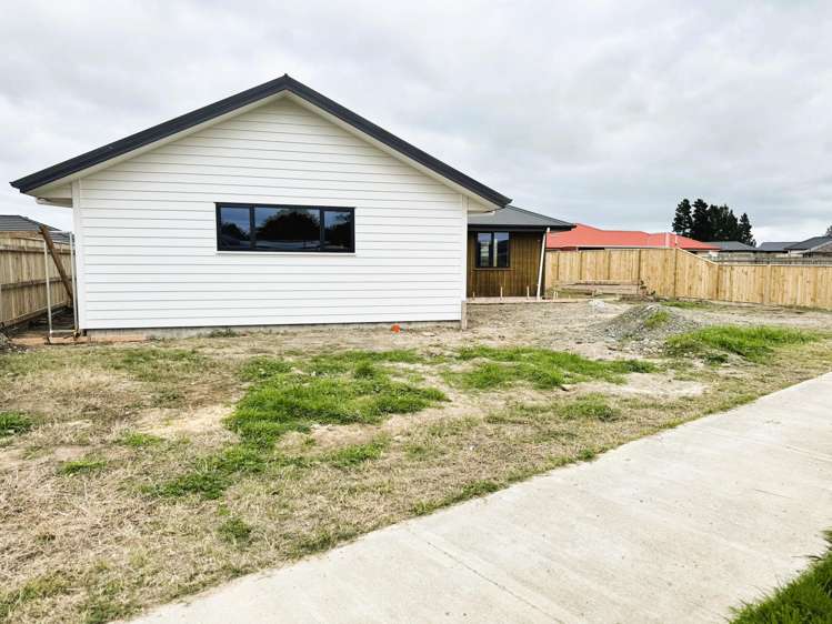 4 Rayner Lane_4