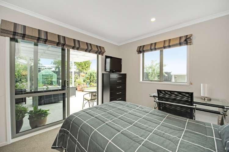 11/11 Errol Close Burbush_10