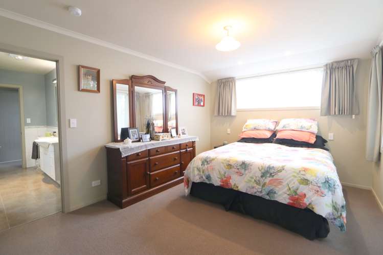 387 Herbert Street Windsor_12