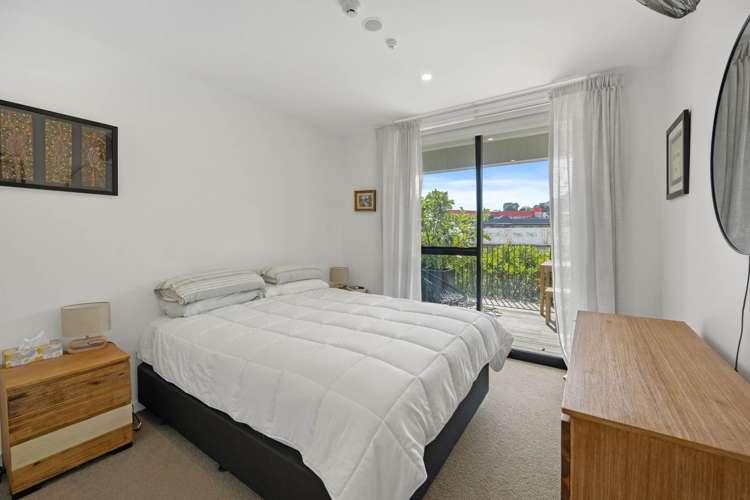 G04/987 Mount Eden Road Three Kings_7