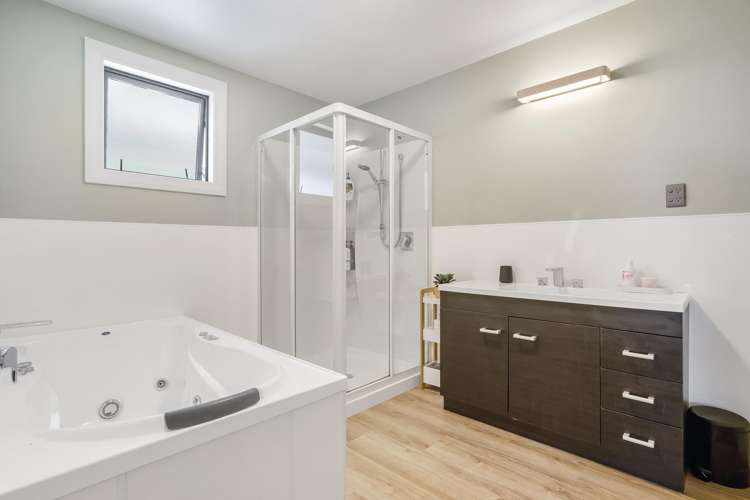 64 Lochiel Bridge Road Winton Surrounds_9