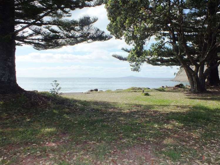 11/4 Arkles Strand Arkles Bay_1