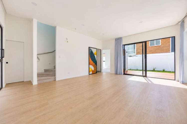 14a Letterkenny Place Blockhouse Bay_2