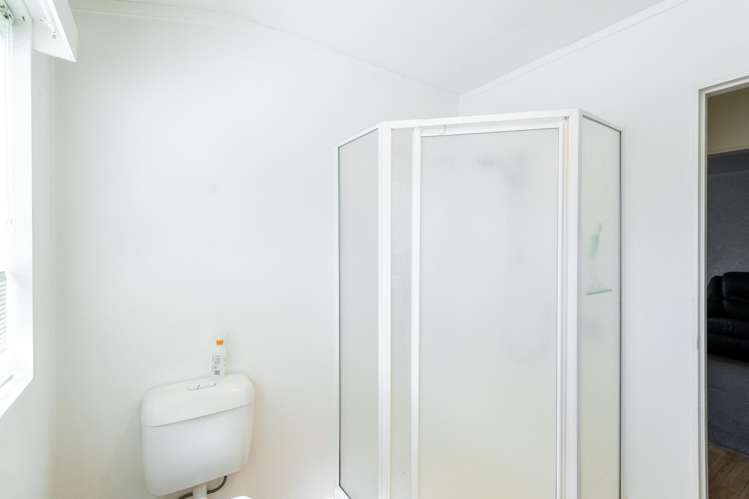 8/17 John Street Trentham_10