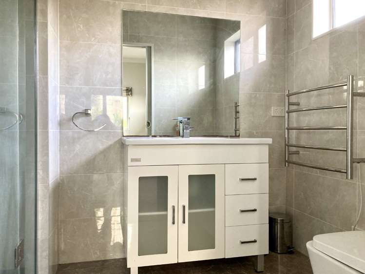 16 Midhurst Avenue Henderson_13