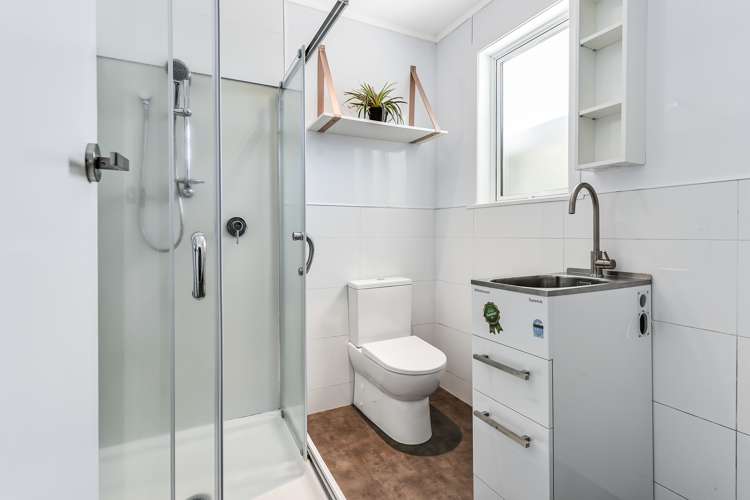 8 Mabian Crescent Deanwell_12