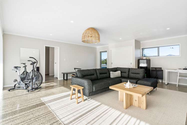 11 Commodores Close Coastlands_16