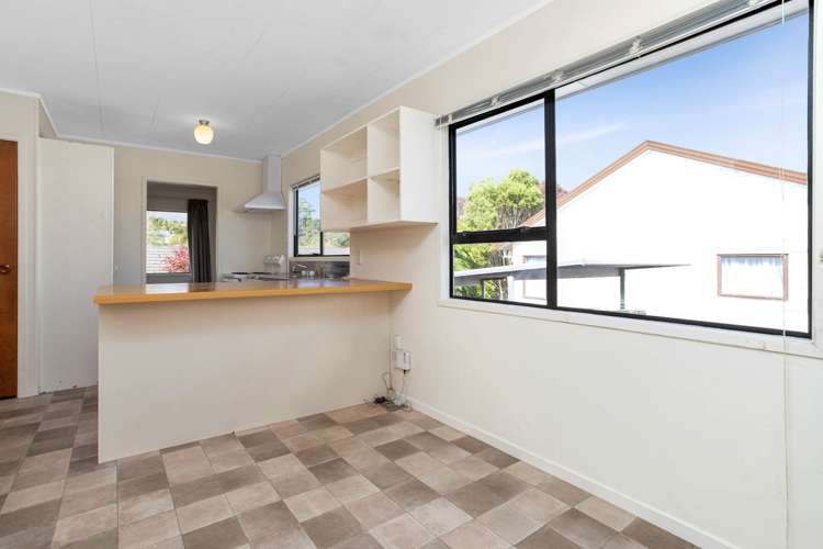 52 Meadowvale Rise Titirangi_3