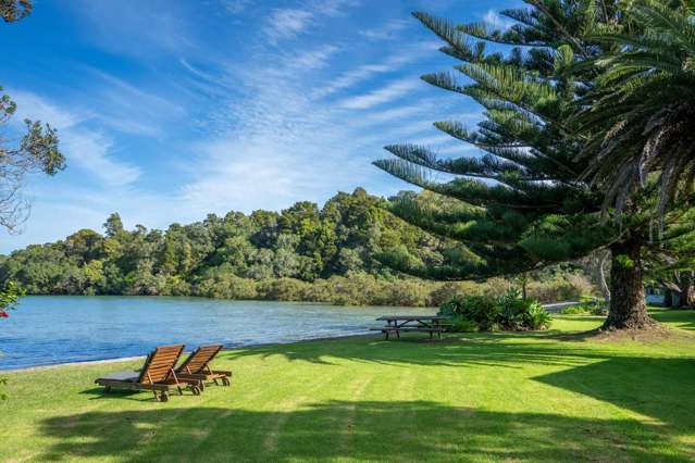 Waterfront Resort Parua Bay
