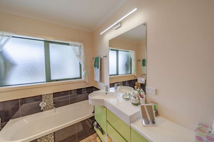 7 Gregory Grove Clive_11