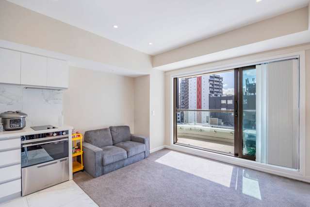 Urgent Sale! Modern 1 Bed PLUS Carpark