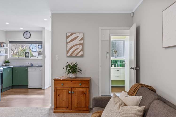 2/4 Illana Place Ranui_13