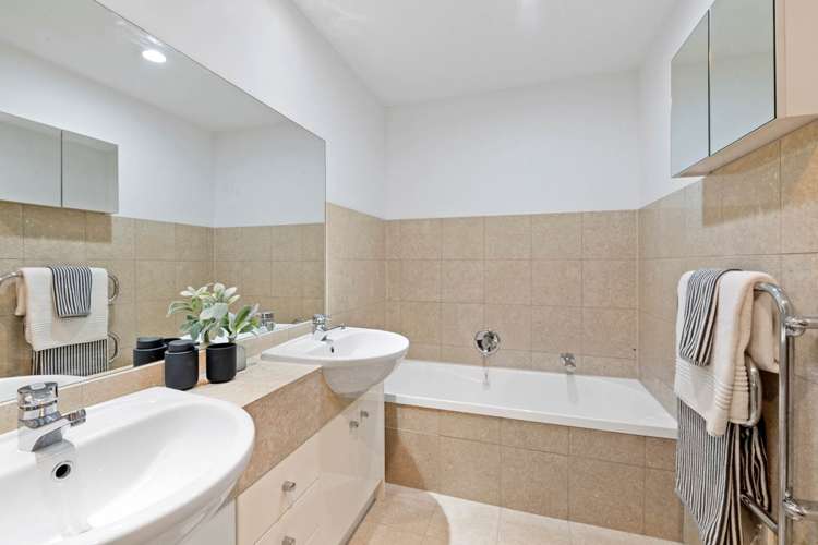 5H/175 Hurstmere Road Takapuna_16