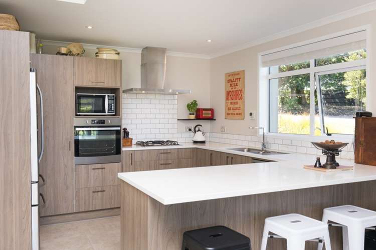 8 Ridge View Crescent Pukekohe_4