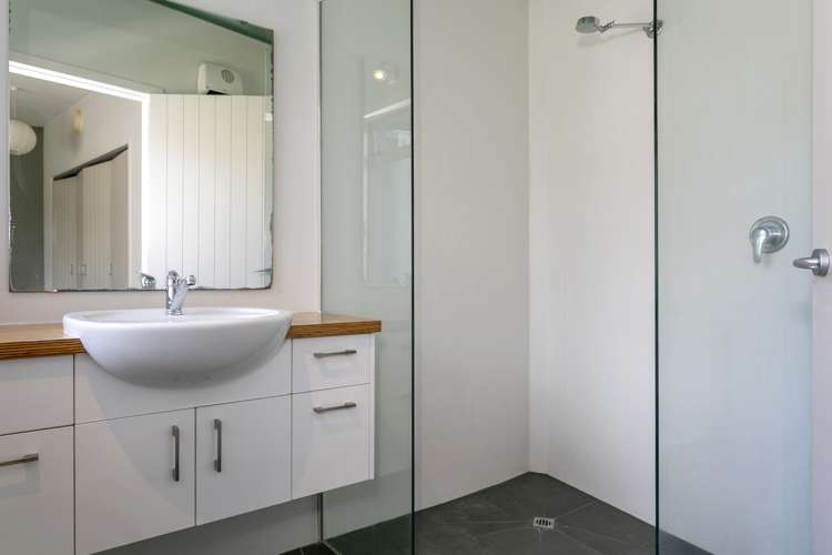 9 Facilita Avenue Wharewaka_13