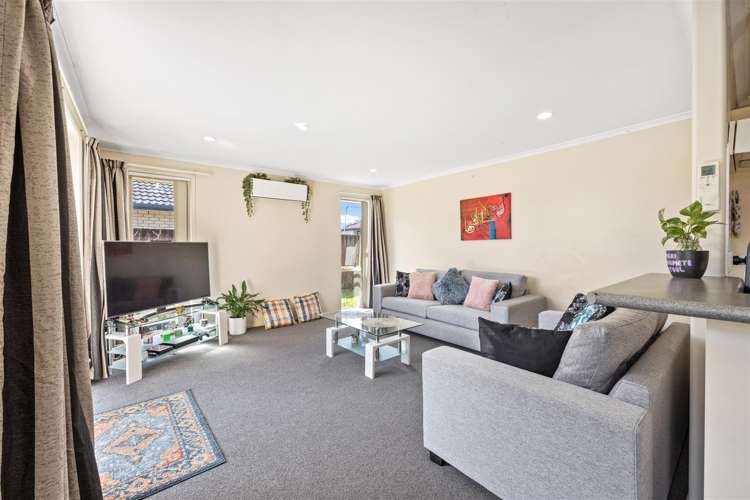 221 Old Farm Road Hamilton East_5