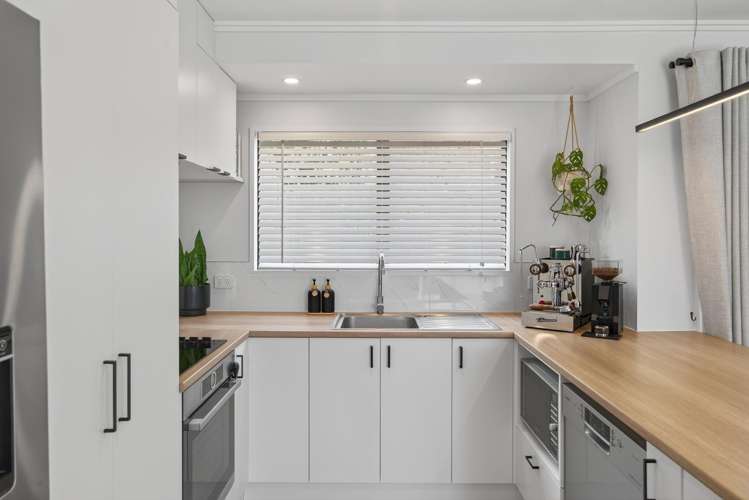 14b Pokapu Place Bethlehem_10