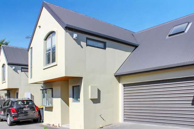 Three Bedrooms In Riccarton