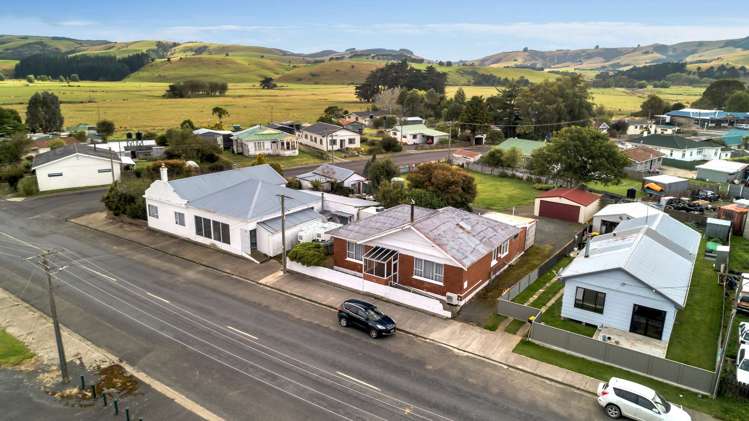 10 Saunders Street and 4 Ryley Street Owaka_24