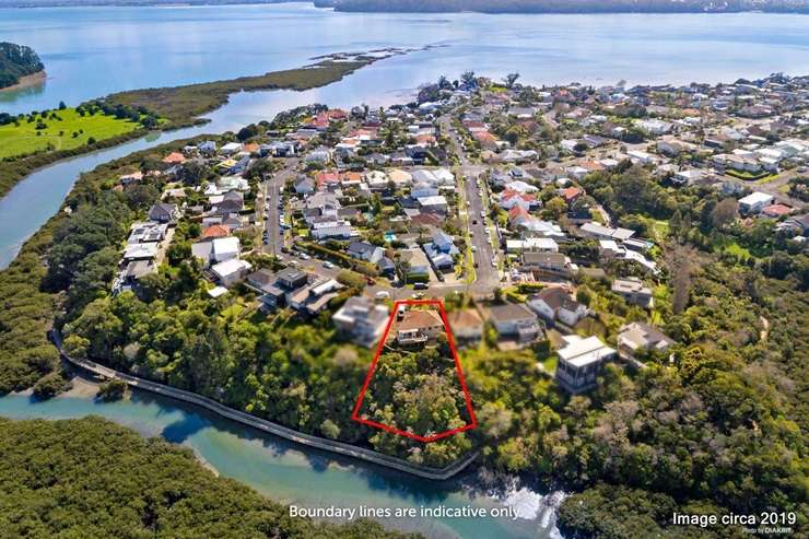 A waterfront home on 26 Sunny Brae Crescent, in Auckland’s Westmere, goes to auction on October 17. Photo / Supplied