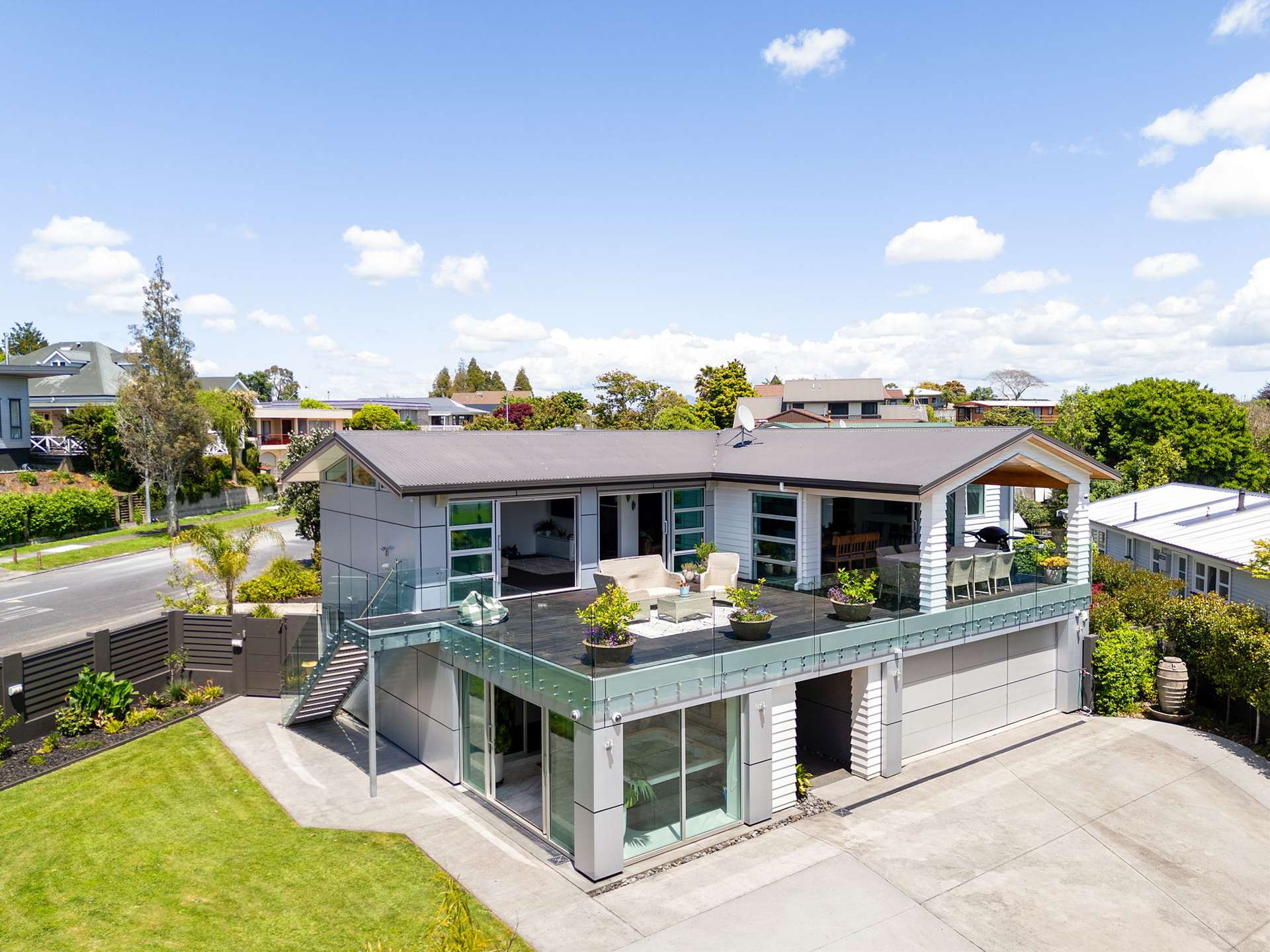 163 Lake Crescent Hamilton Lake_0