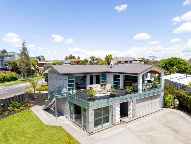 163 Lake Crescent Hamilton Lake_0