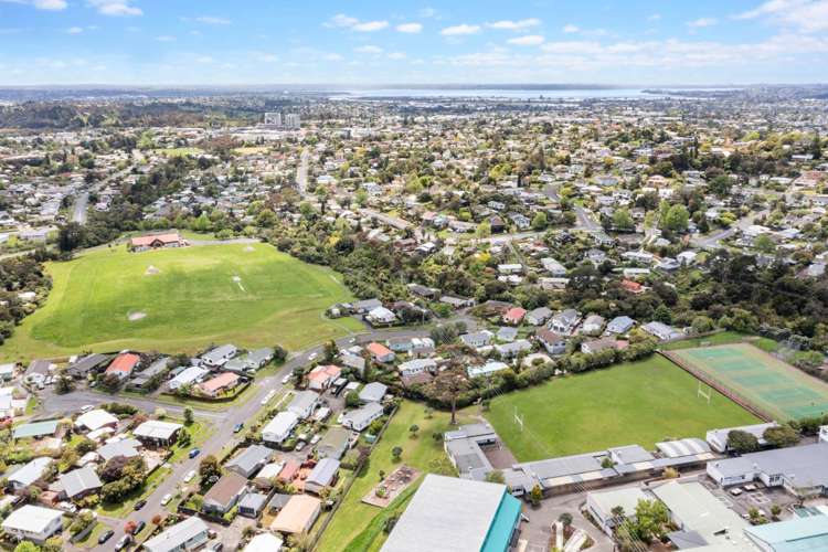 37 Meadowvale Rise Titirangi_18