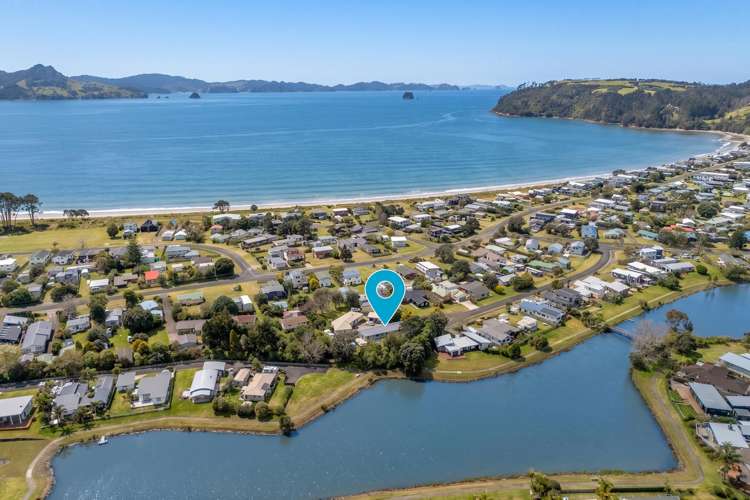 11 Martin Place Cooks Beach_23
