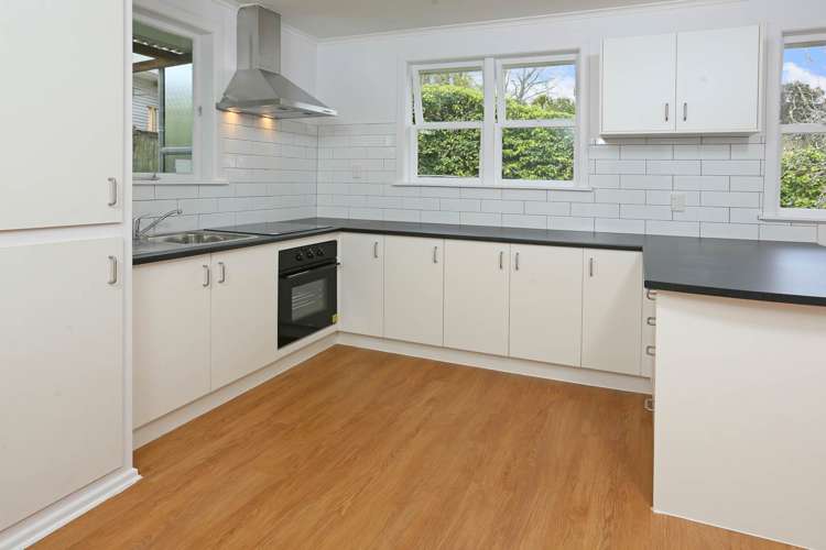 137 Edmonton Road Te Atatu South_13