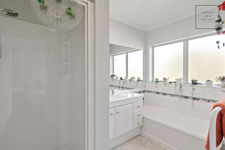 27 Trossach Place Wattle Downs_11