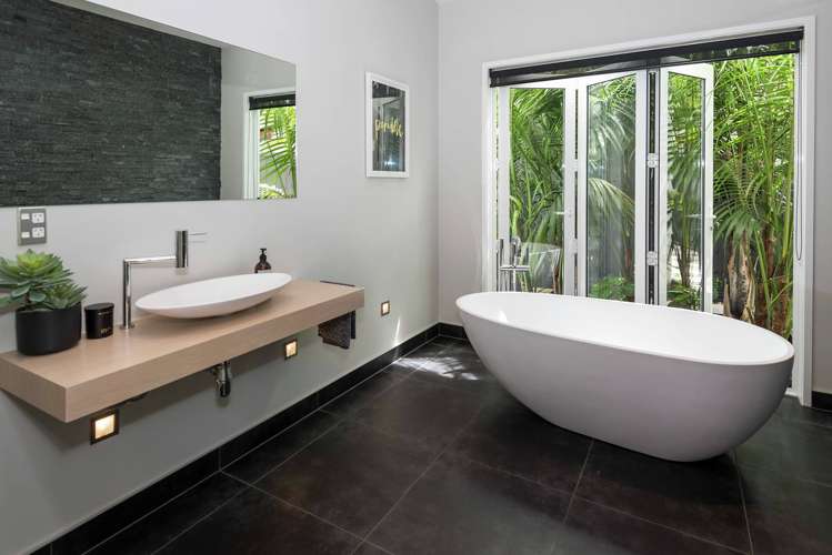 28a Marine Parade Mellons Bay_10