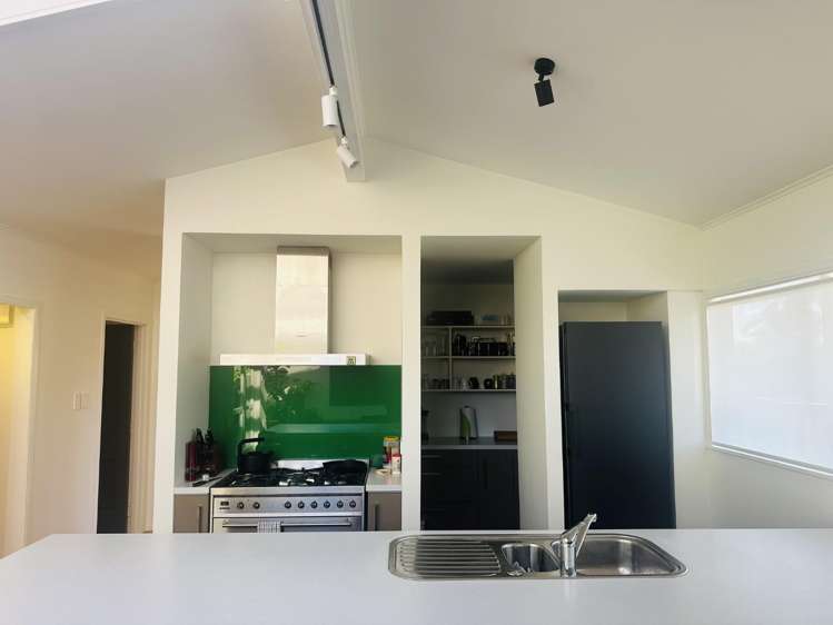 52 Clark Road Pahurehure_5