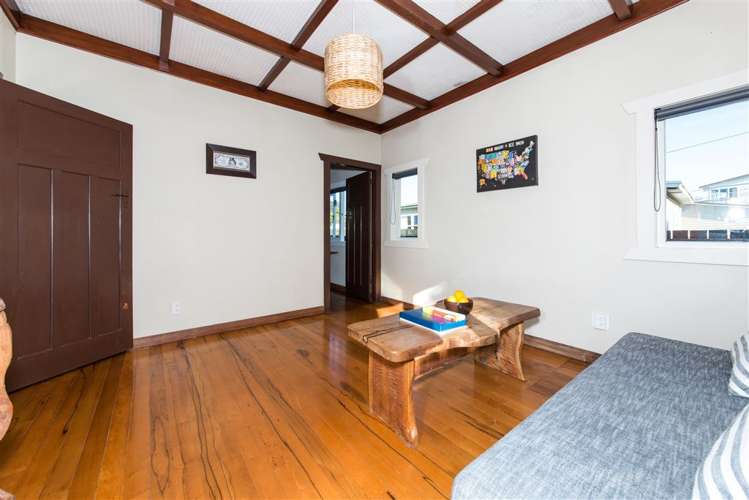 49 Queen Mary Avenue New Lynn_12