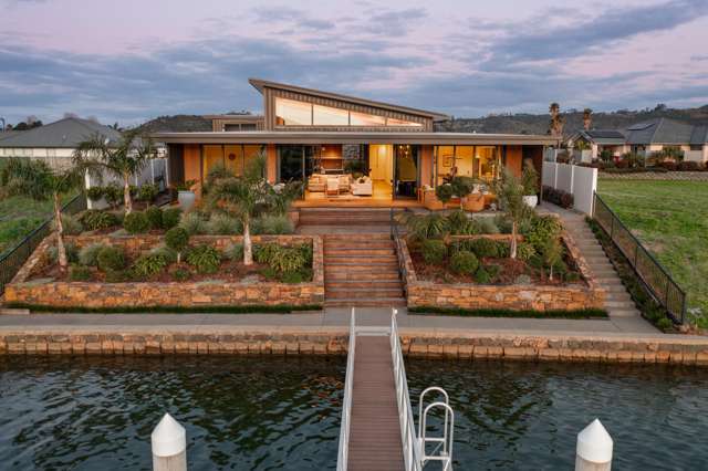 Effortless Canal Front Elegance