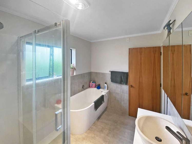 7 Norfolk Drive 1235_16