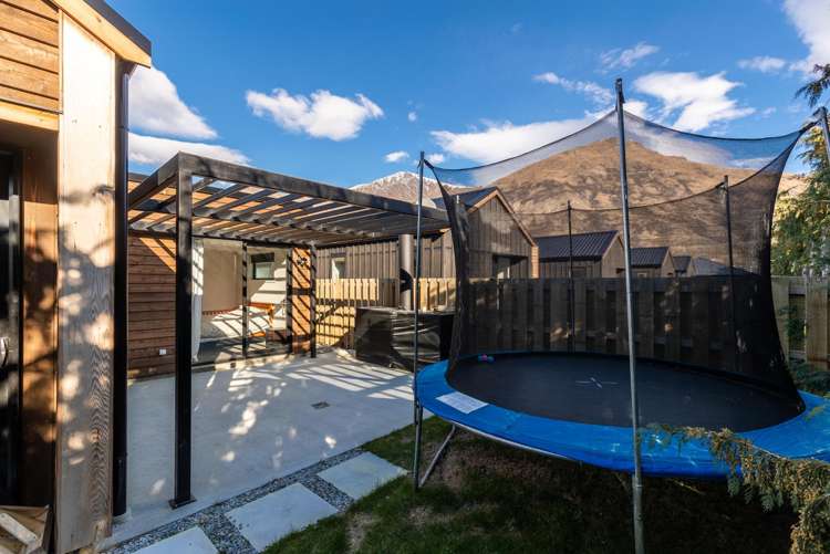 19 Lauder Street Dalefield/Wakatipu Basin_15