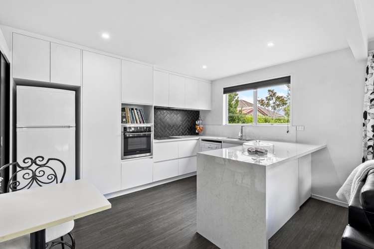 2/1 Delaware Crescent Russley_6