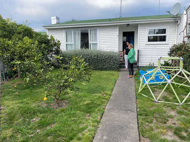 Tidy 2 Bedroom Unit in Popular Parkvale