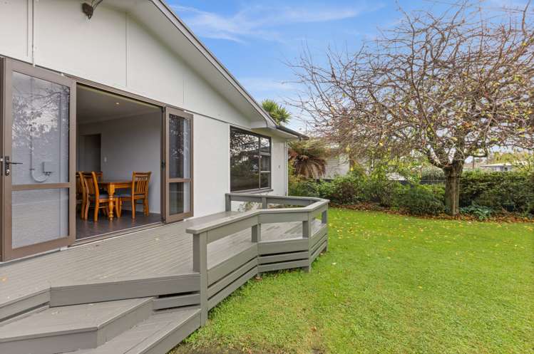 8 Elizabeth Place Clive_19