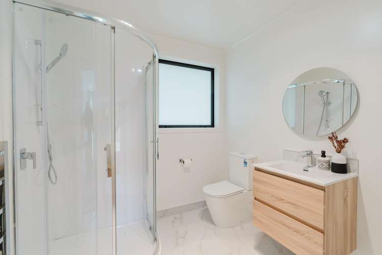 12 & 12A Oban Avenue Glenview_7