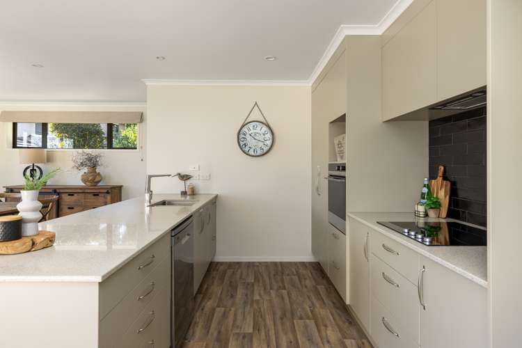 302 Ballintoy Park Drive Welcome Bay_3
