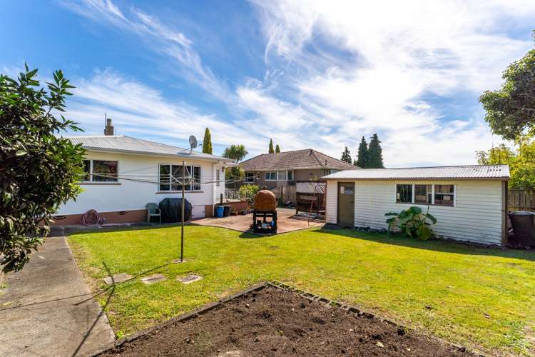 13 Churchill Avenue Richmond_16