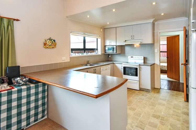 38 Rushgreen Avenue Pahurehure_3