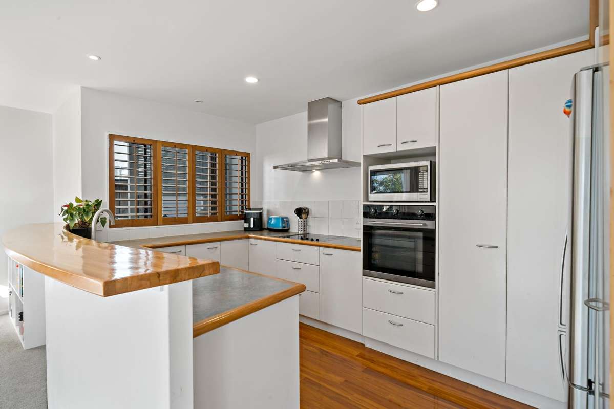 2/13 Waiatarua Road_2