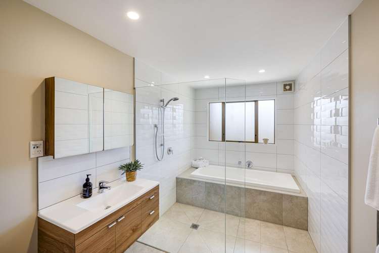 16 Ngarimu Crescent Taradale_10