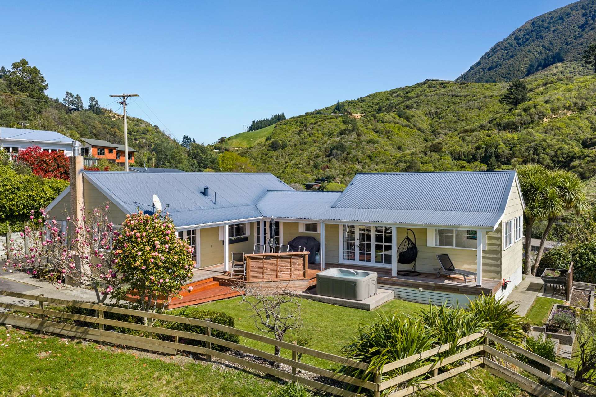 8 and 8a Angle Street Picton_0